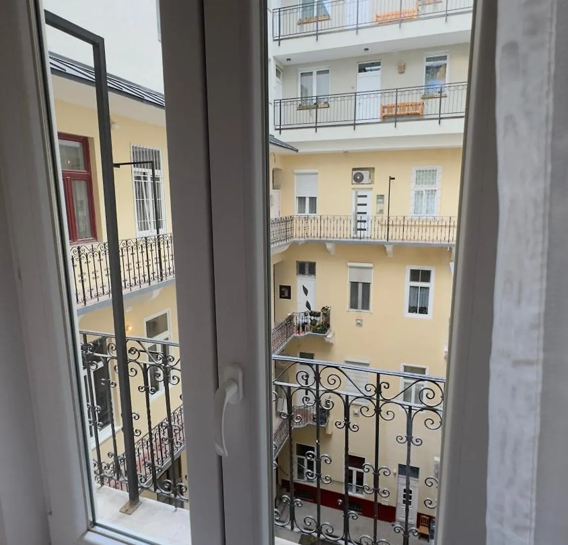 Home Vibes Budapest 0*,  Magyarország